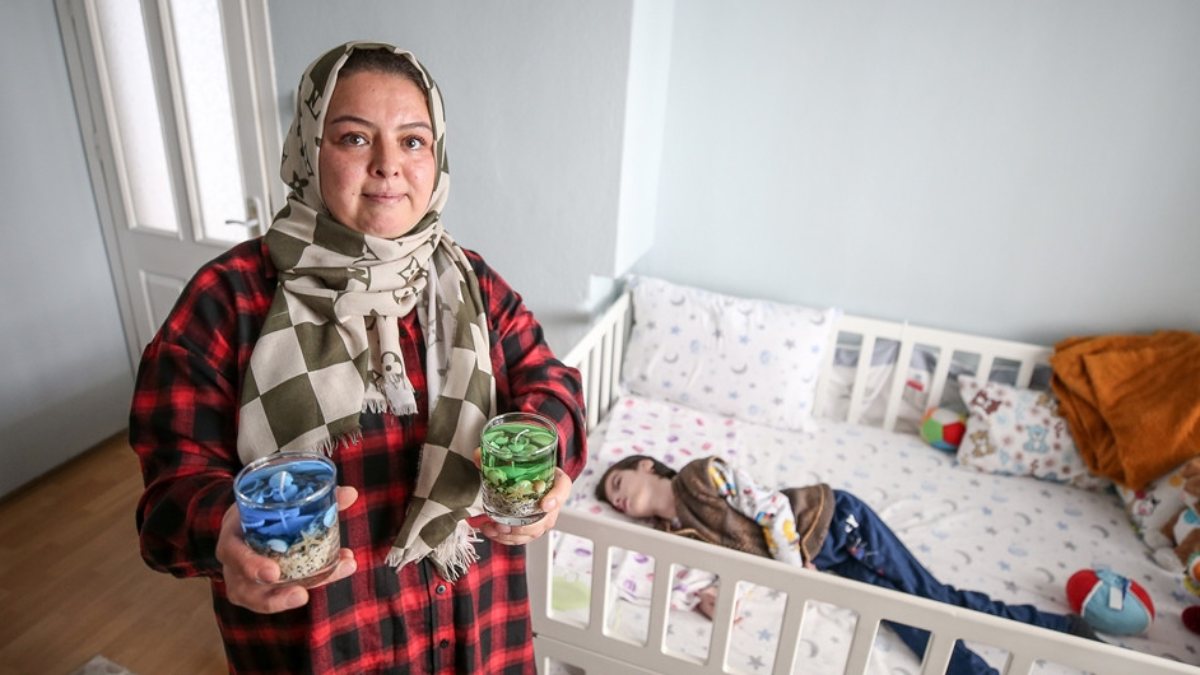 Bursa&#039;da mum yapıp hasta oğlunun tedavisine destek oluyor