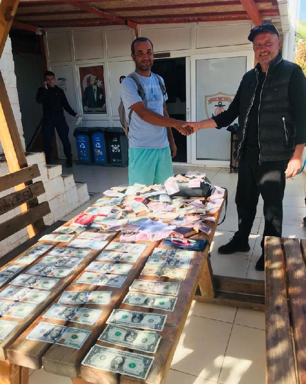 'Çalındı' denilen çanta denizden çıktı! Sahibi Moğolistanlı çifte verildi
