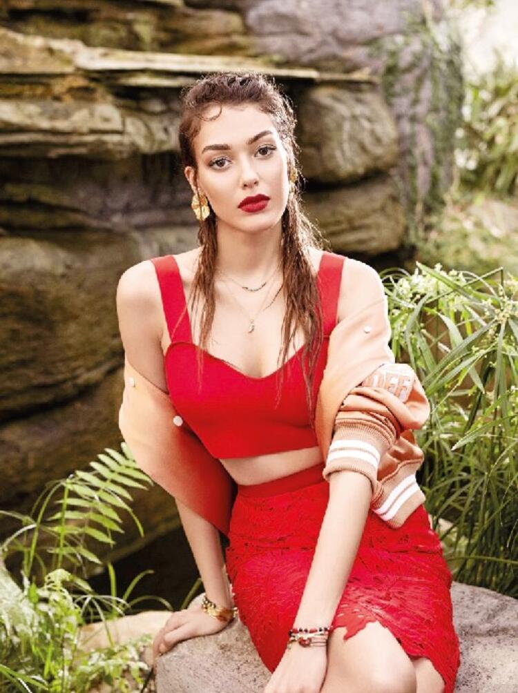 Çöpten çıkan fotoğraf Burak Özçivit'in hayatını değiştirdi