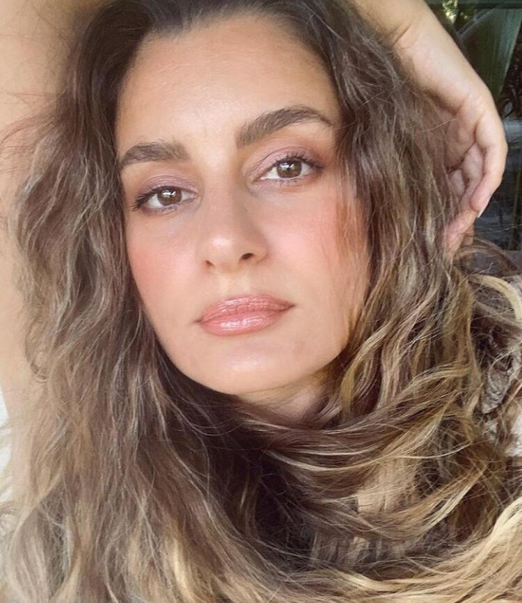 Çöpten çıkan fotoğraf Burak Özçivit'in hayatını değiştirdi