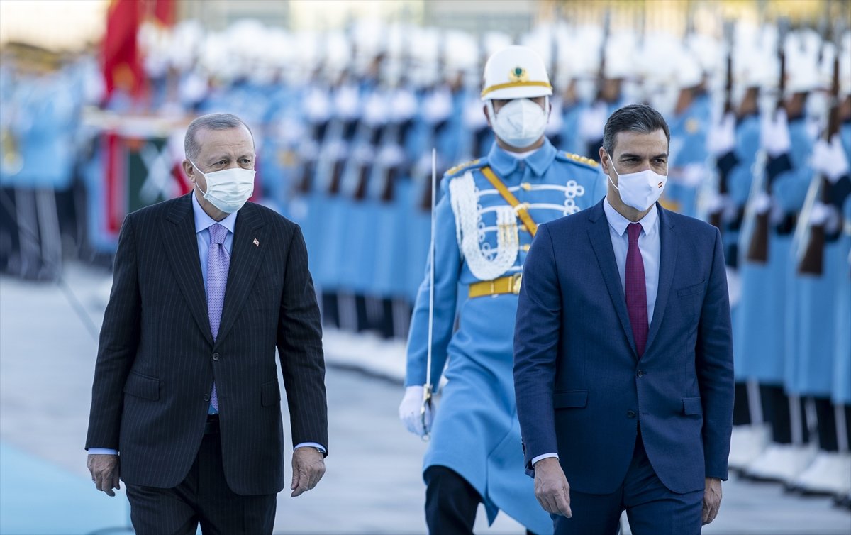 Cumhurbaşkanı Erdoğan, Pedro Sanchez'i resmi törenle karşıladı