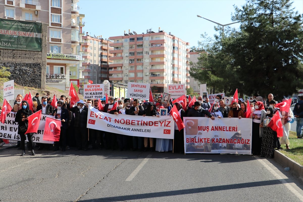 Diyarbakır annesi: Pervin Buldan'ın kızı Avrupa'da geziyor, benim kızım dağda