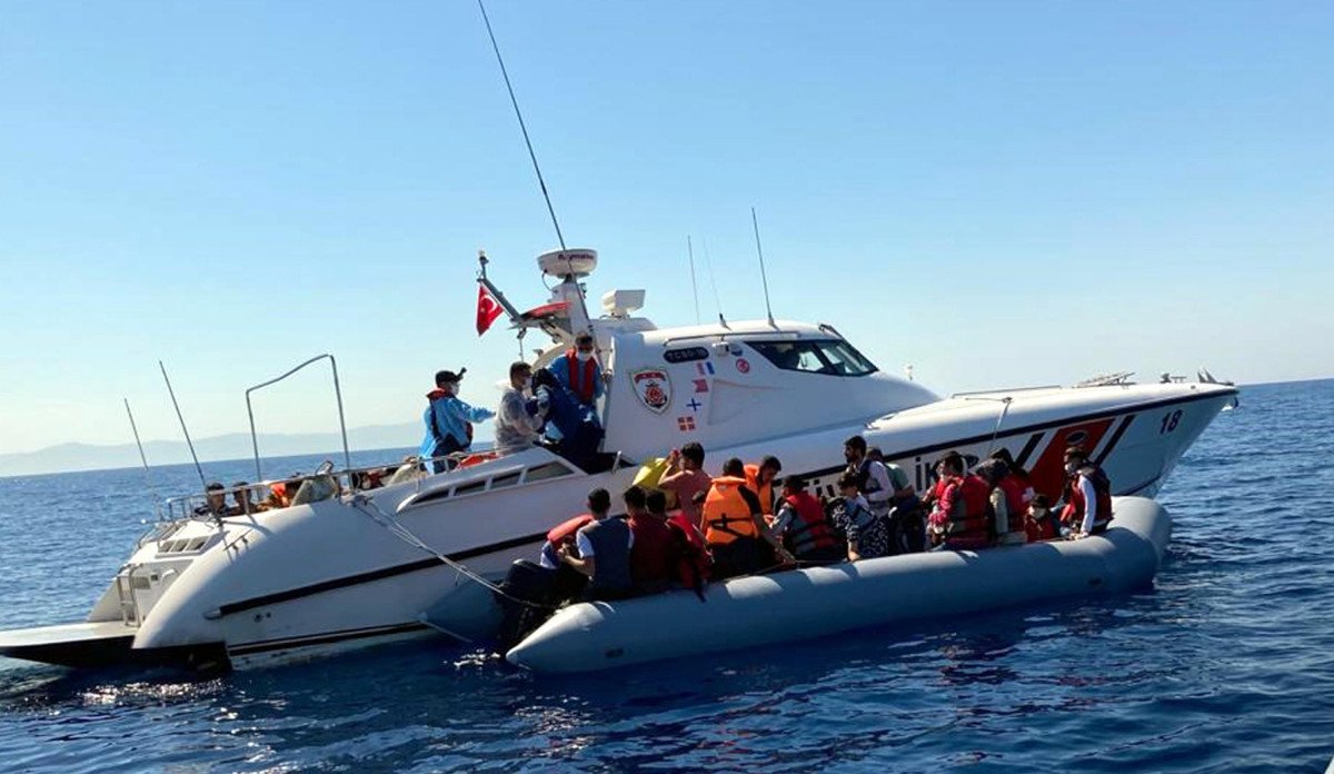 Ege Denizi'nde 10 ayda 17 bin 587 kaçak göçmen yakalandı