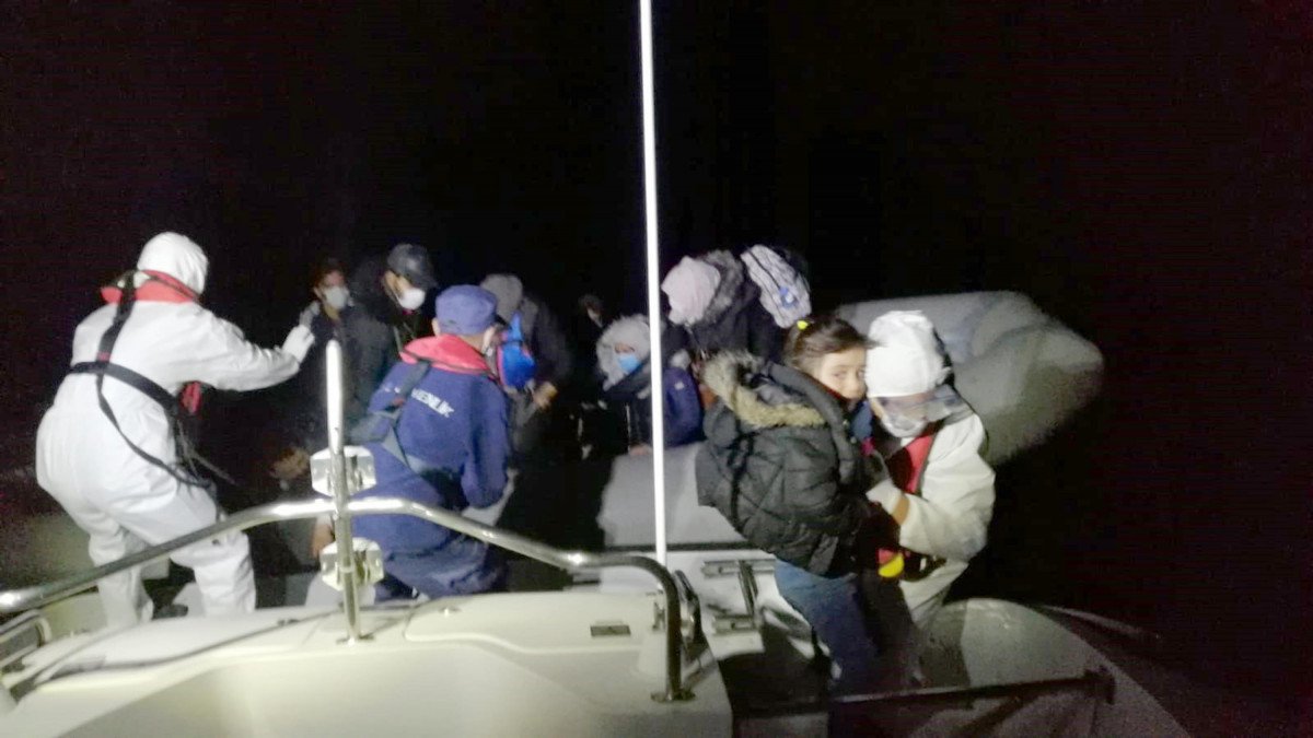 Ege Denizi'nde 10 ayda 17 bin 587 kaçak göçmen yakalandı