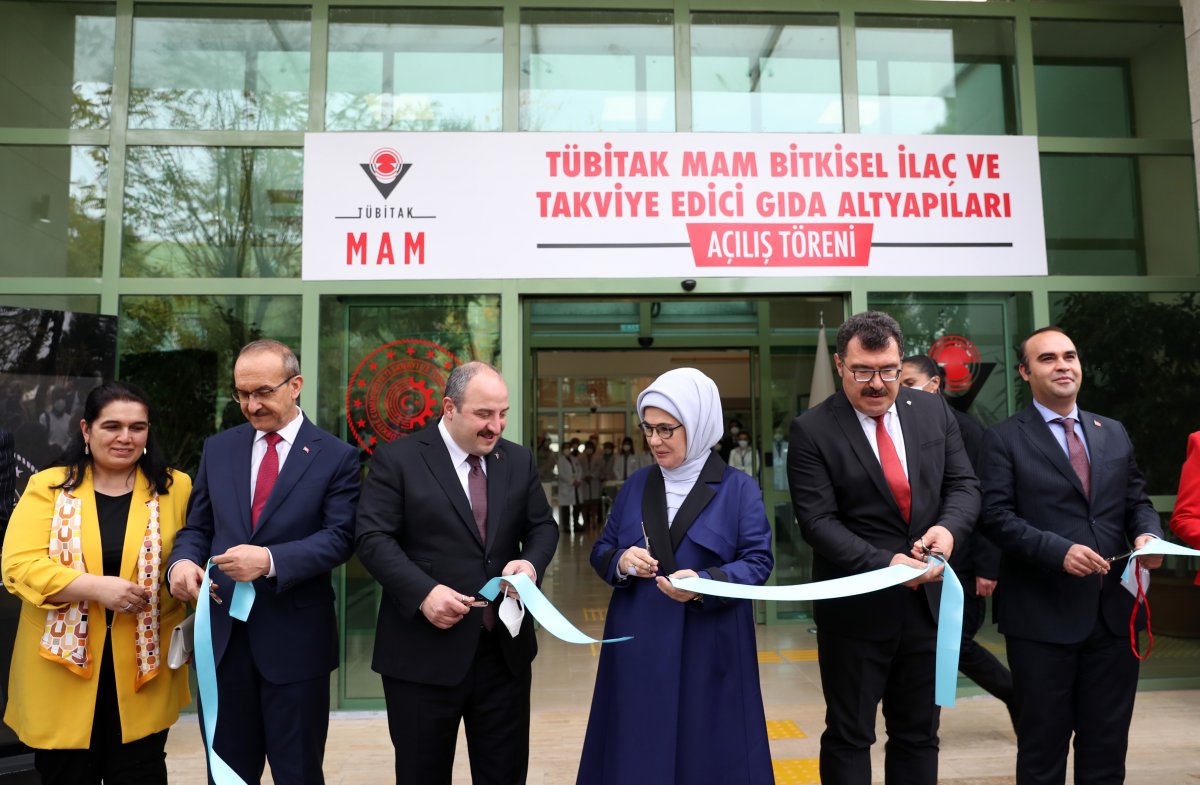Emine Erdoğan, TÜBİTAK Marmara Araştırma Merkezi'ni ziyaret etti
