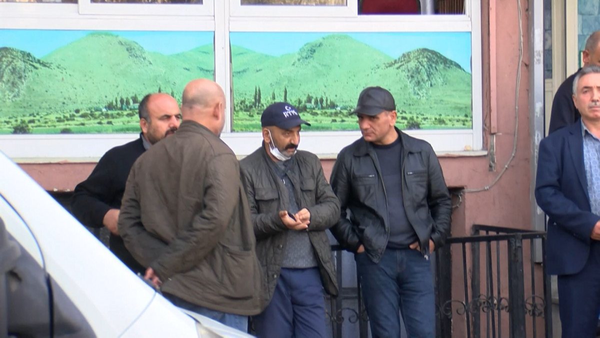 Esenler&#039;de ölü bulunan şahsın yakınları, şüphelilerin serbest bırakılmasına tepki gösterdi