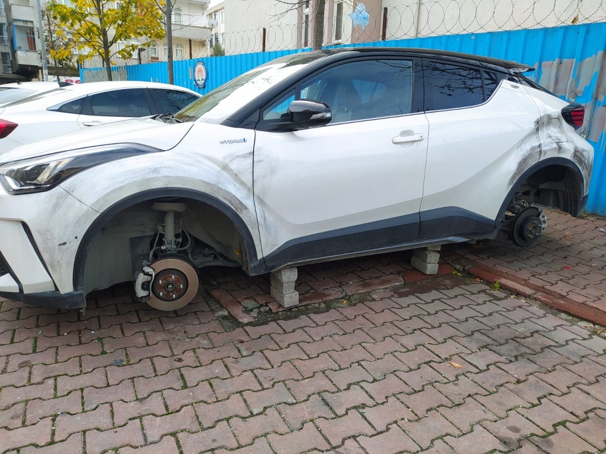 Esenyurt'ta çok sayıda aracın lastikleri çalındı