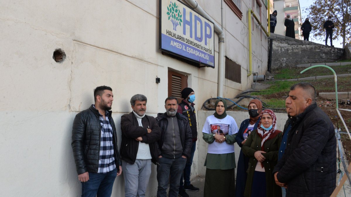 Evlat nöbetini sürdüren aileler: Ön kapı Meclis, arka kapı Kandil kapısı