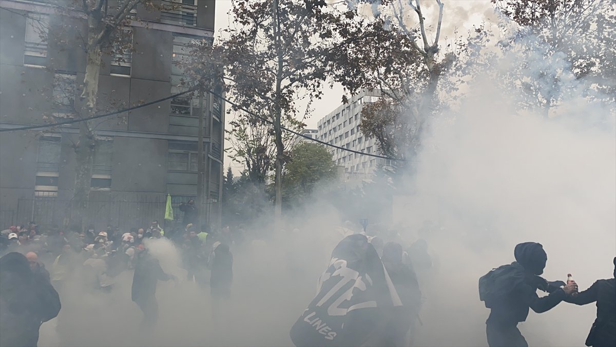 Fransa'da Sarı Yelekliler, hareketin 3. yıldönümünde sokağa indi