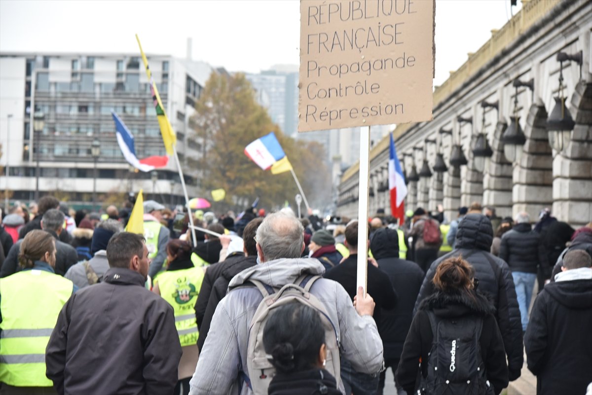 Fransa'da Sarı Yelekliler, hareketin 3. yıldönümünde sokağa indi