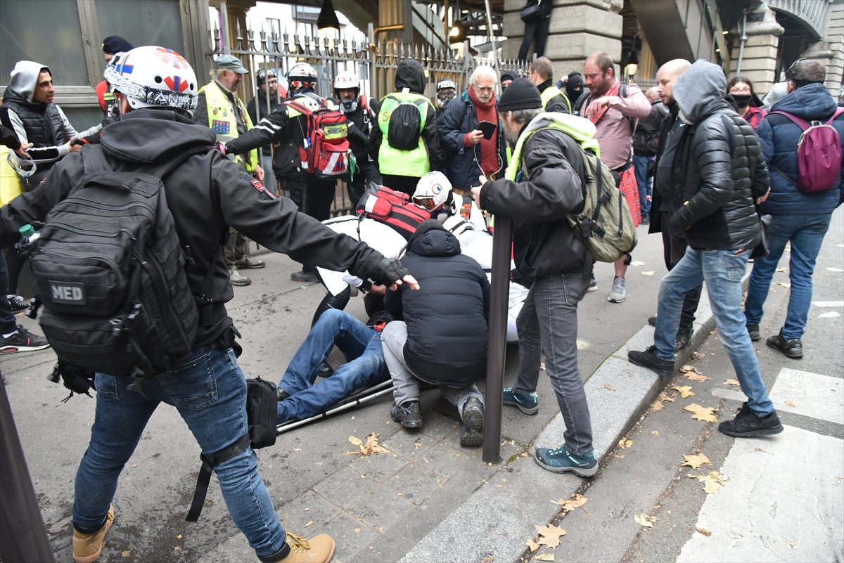 Fransa'da Sarı Yelekliler, hareketin 3. yıldönümünde sokağa indi