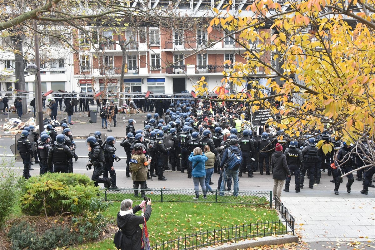 Fransa'da Sarı Yelekliler, hareketin 3. yıldönümünde sokağa indi