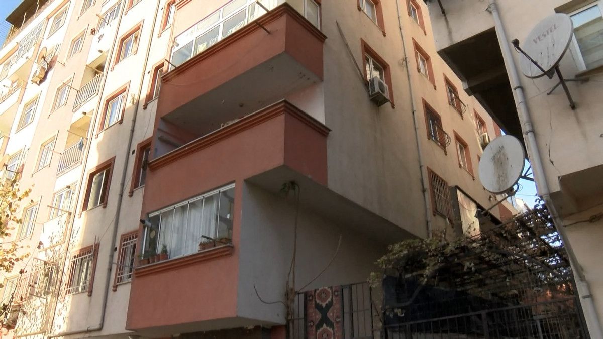 Gaziosmanpaşa'daki şahıs mahallesine korku yaşatıyor