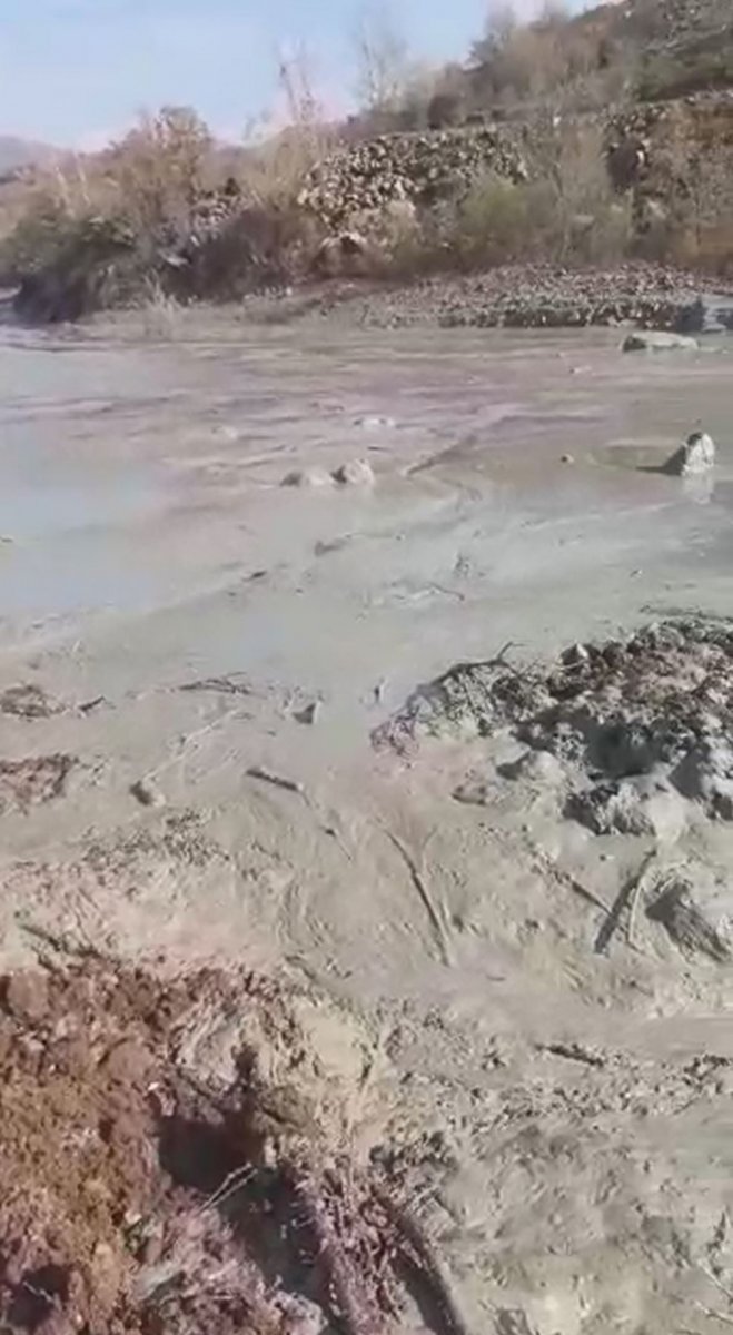 Giresun’daki çöken atık barajından, yaklaşık 5 bin ton kimyasal yayıldı