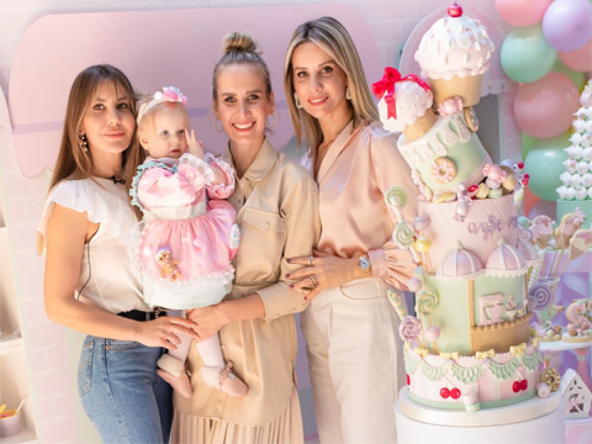 Görenler üçüz sanıyor! Esra Erol ve kardeşlerinin benzerliği