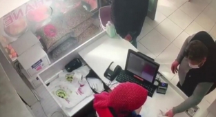 Hırsızlar Haberlere Çıkınca Parayı İade Etti!