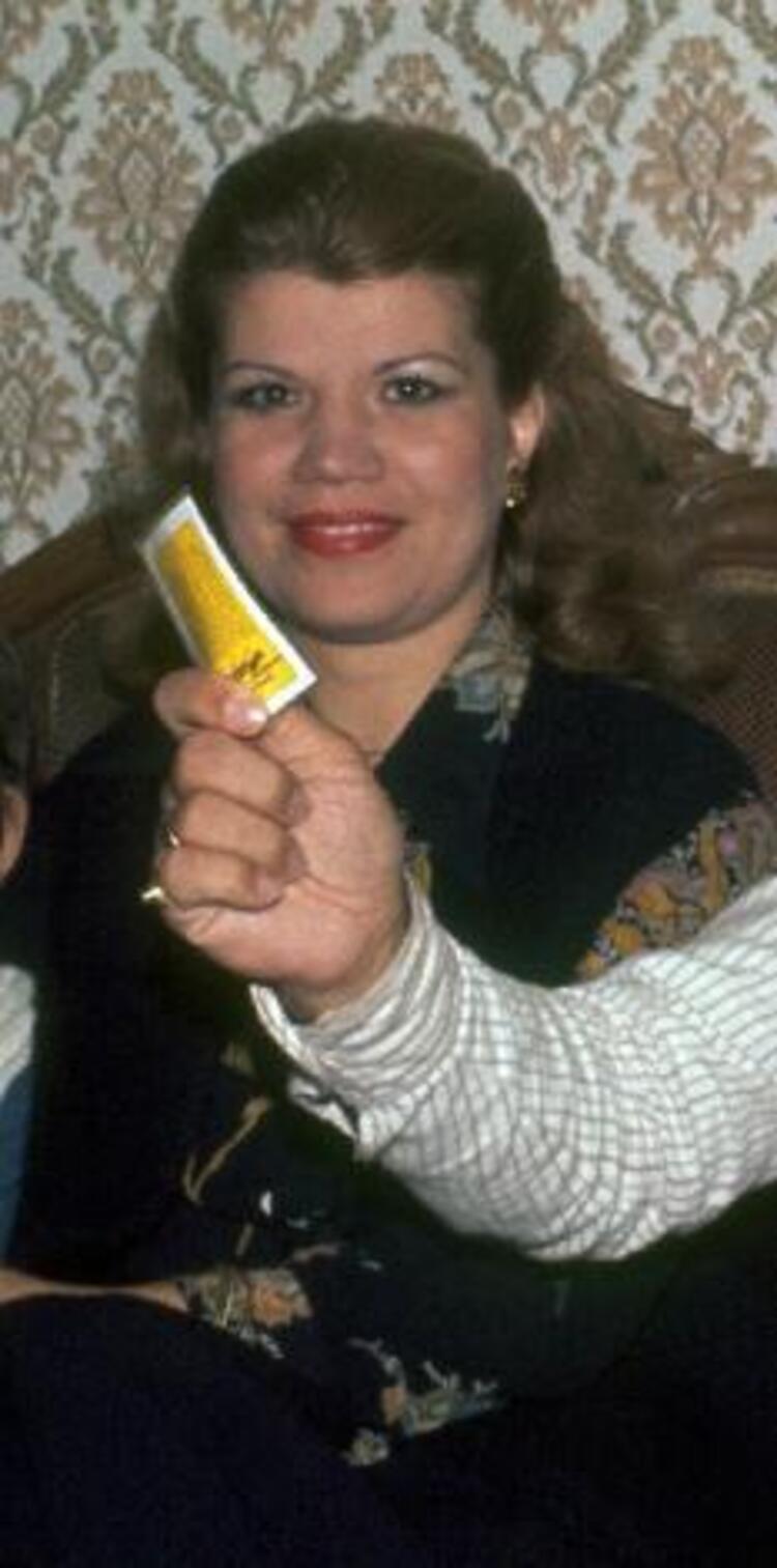 İşleri bırakıp memleketine gitti, annesiyle hasret giderdi... Onu tanıdınız mı?