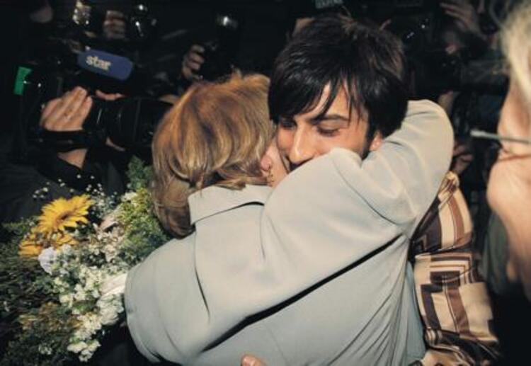 İşleri bırakıp memleketine gitti, annesiyle hasret giderdi... Onu tanıdınız mı?