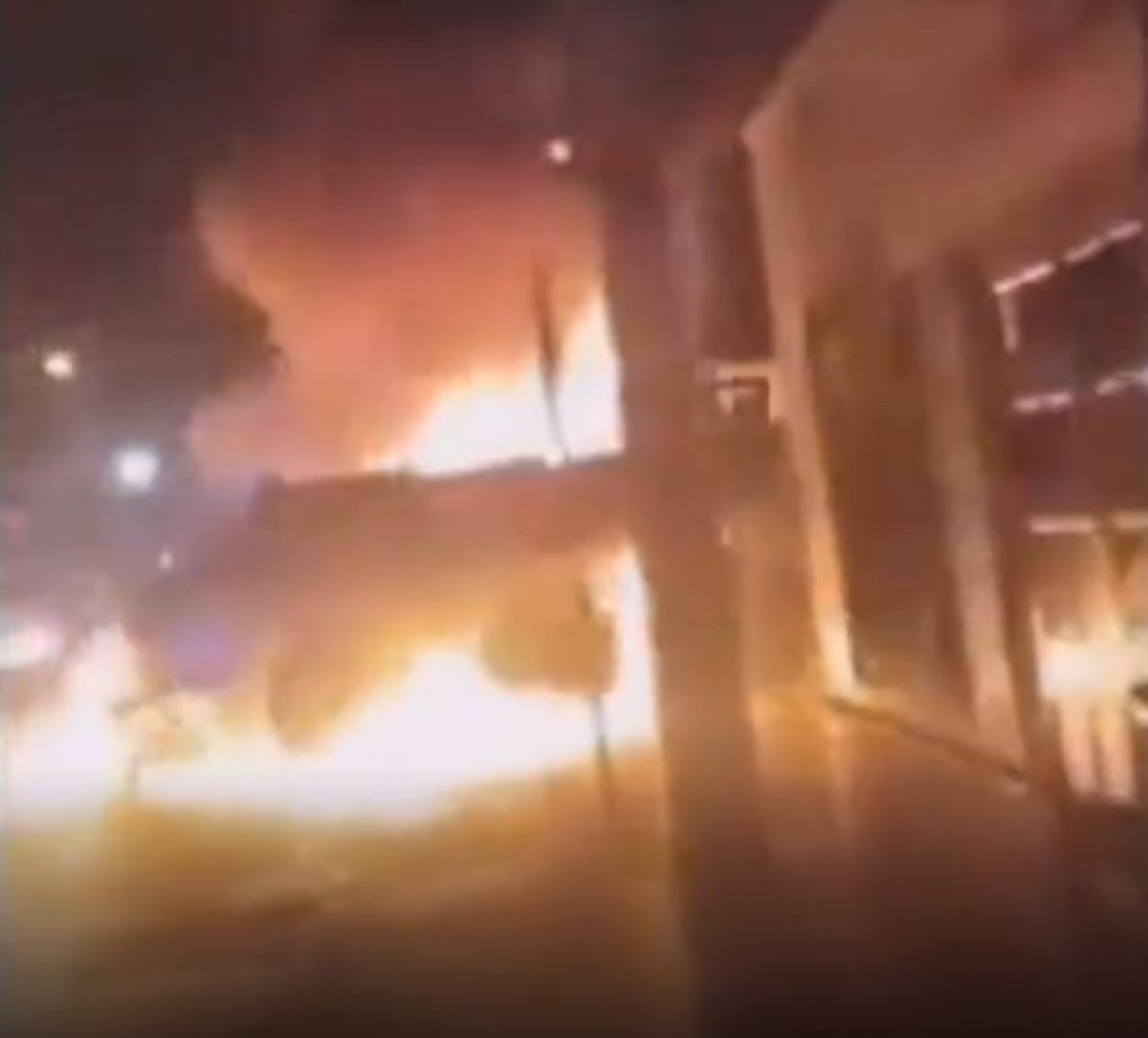 İspanya'da işçilerin grevinde polisle çatışma yaşandı