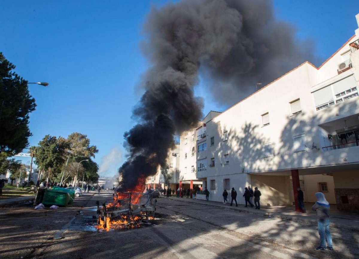 İspanya’daki metal işçilerinin zam protestosuna polis müdahalesi