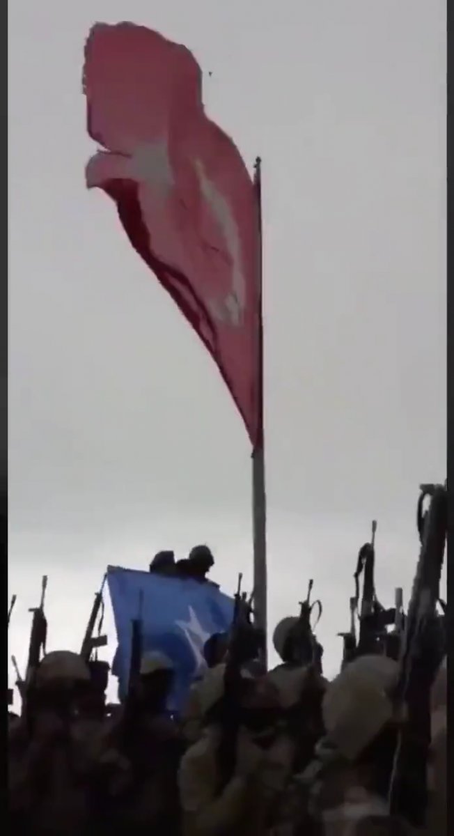 Isparta’da eğitim gören Somali askerlerinden komando marşı