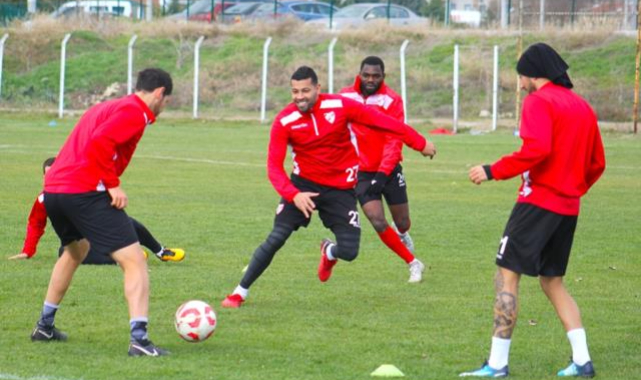 İstanbul&#039;da Futbolcuları Dolandıran Sahte Menajer Hakim Karşısına Çıktı!