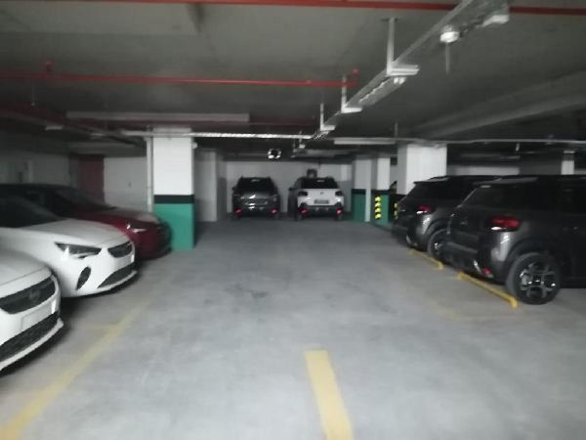 İstanbul'da site otoparkı, yönetim tarafından oto galeriye kiralandı