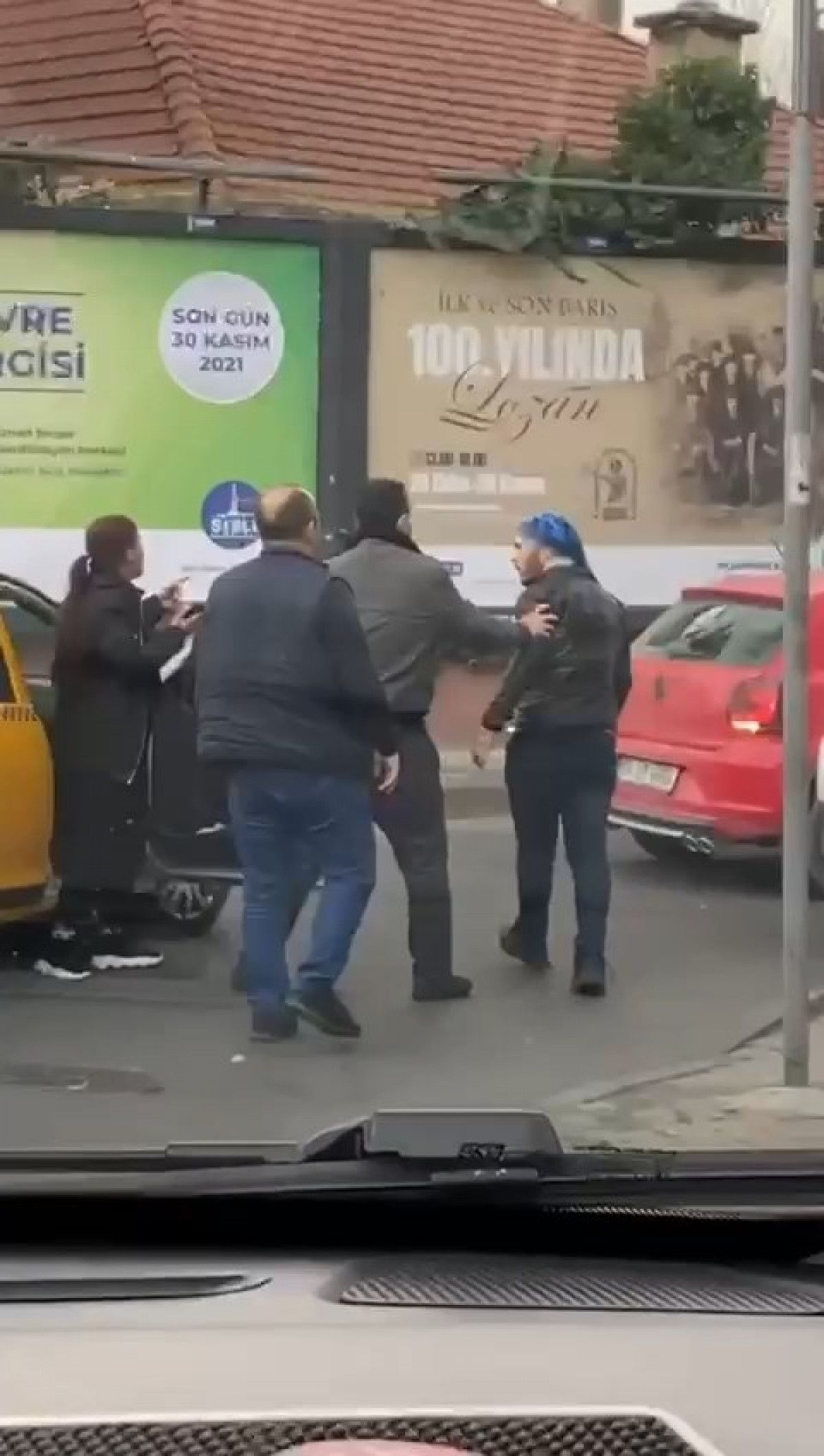 Taksi yolcusu ve sürücü kursu eğitmeni arasında arbede yaşandı