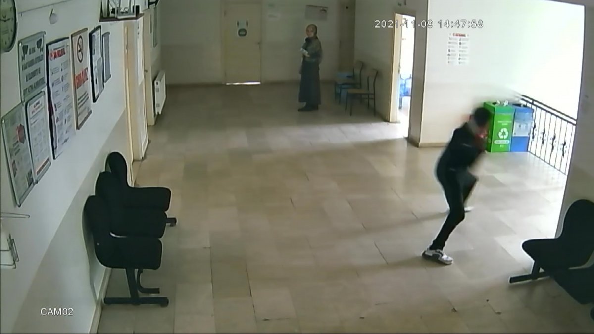 İstanbul’daki aile sağlığı merkezinde satırlı saldırgan paniği