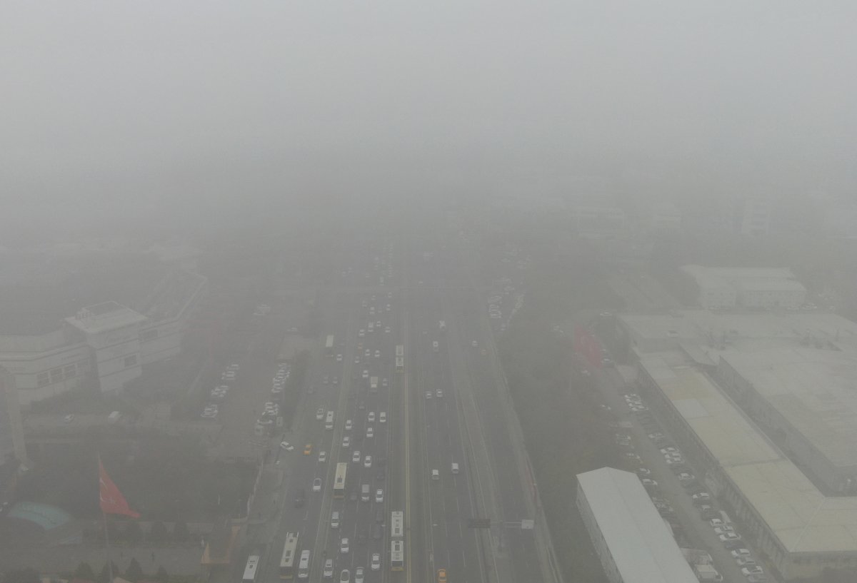 İstanbul'daki sis, gemi trafiğini durdurdu