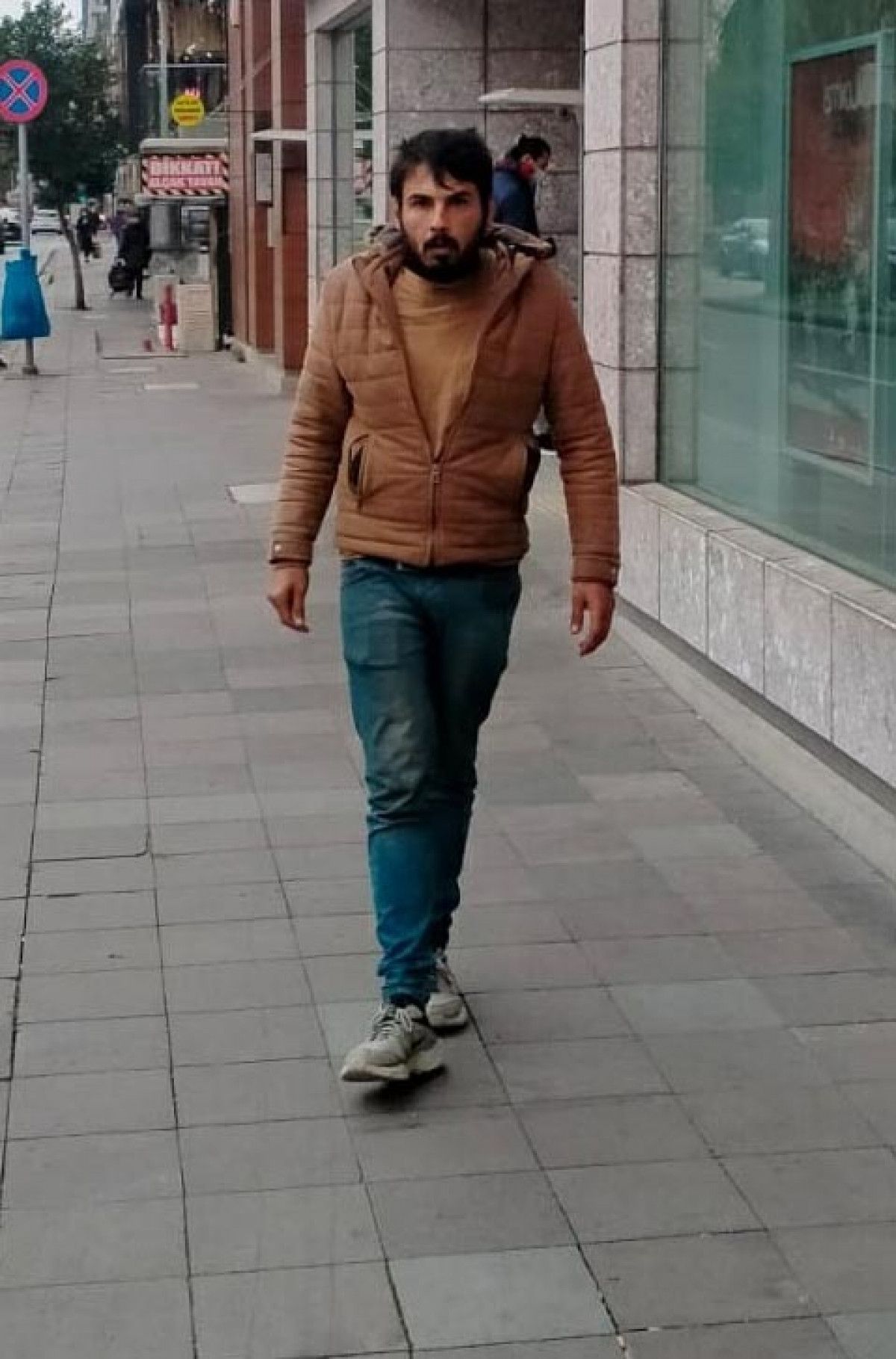 İzmir'de bir genç kadın, işe giderken yumruklu saldırıya uğradı