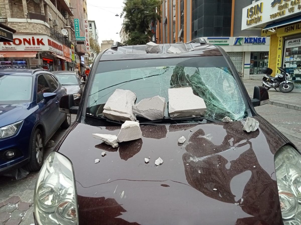 İzmir'de ölümün teğet geçtiği anlar kamerada