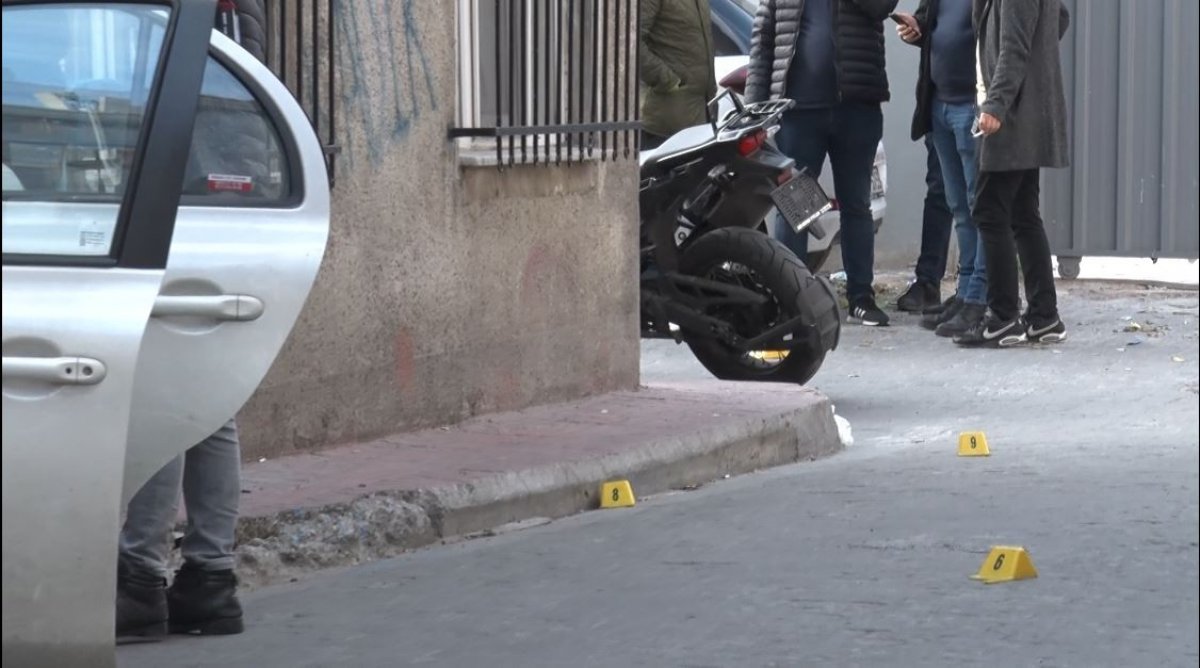 Kasımpaşa'da saldırganlar sokak ortasında kurşun yağdırdı