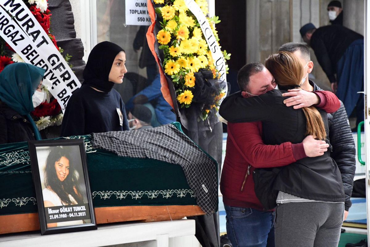 Kırklareli'nde bıçaklanarak öldürülen kadın, gözyaşlarıyla defnedildi