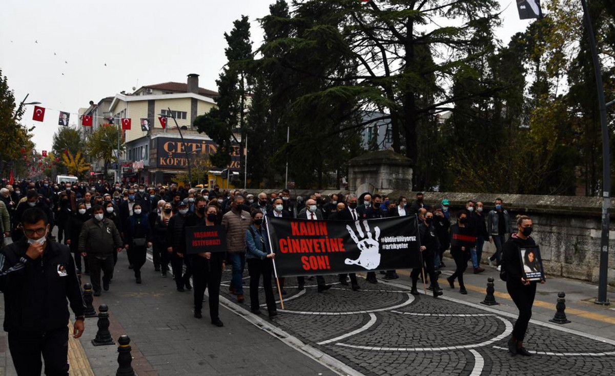 Kırklareli'nde bıçaklanarak öldürülen kadın, gözyaşlarıyla defnedildi