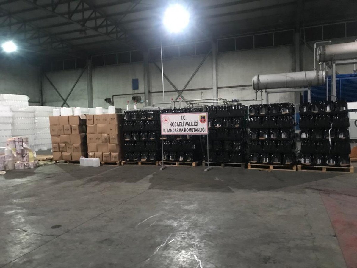 Kocaeli'de kaçak fabrikada 33 bin 815 litre etil alkol ele geçirildi
