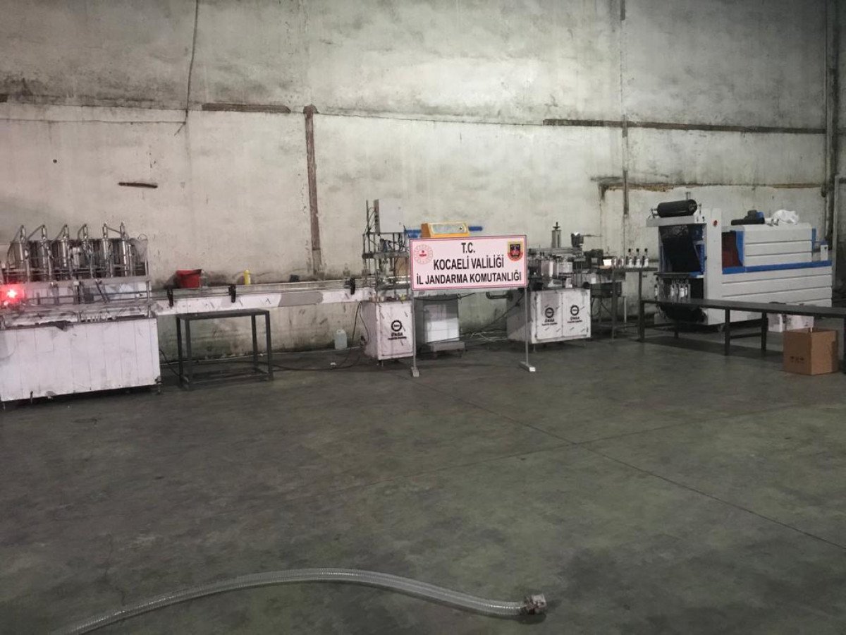 Kocaeli'de kaçak fabrikada 33 bin 815 litre etil alkol ele geçirildi