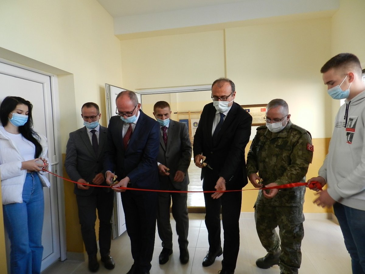 Kosova'da görev yapan Türk askerinden eğitime destek