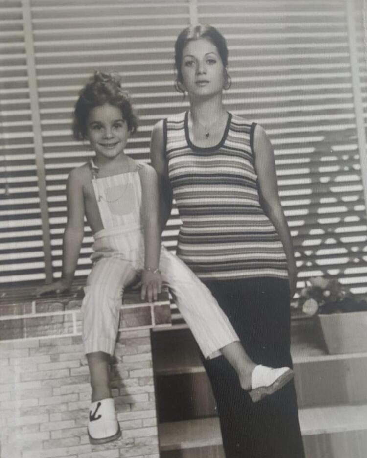 Küçük kız büyüdü, ünlü oldu: Beni bırakın, anneme bakın!