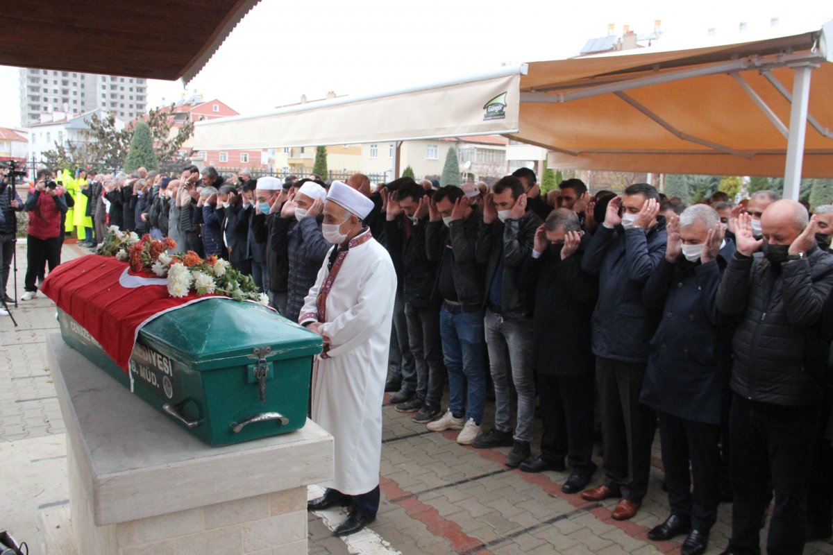 Küçük Müslüme'nin cansız bedeni toprağa verildi