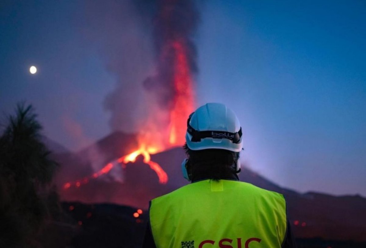 Lavların denize ulaştığı La Palma’da sokağa çıkma yasağı