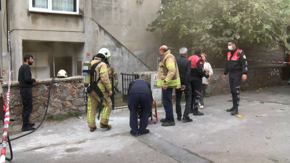 Maltepe'de madde bağımlısı, evi ateşe verdi