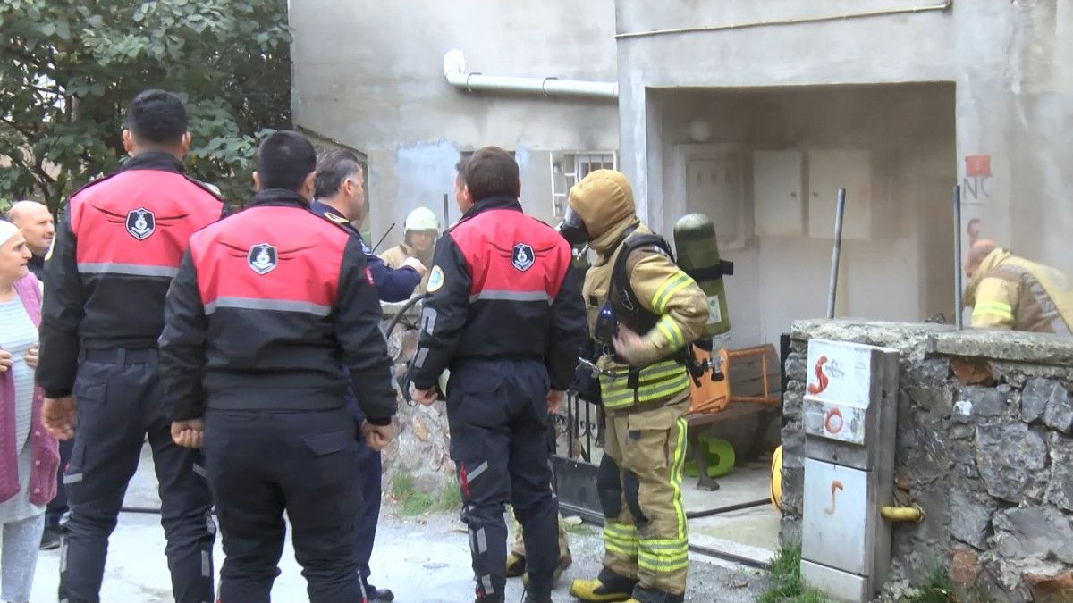 Maltepe'de madde bağımlısı, evi ateşe verdi