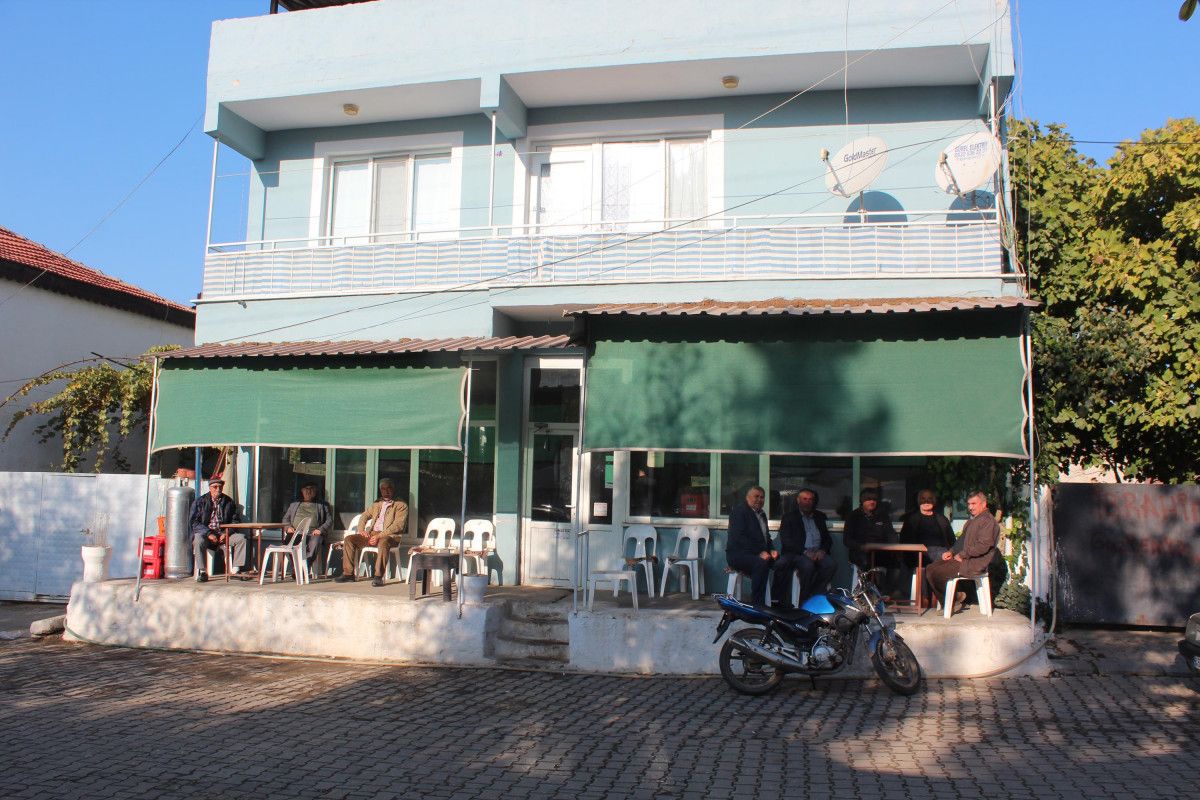 Manisa'da galibiyet golüyle kalp krizi geçiren adam kurtarılamadı