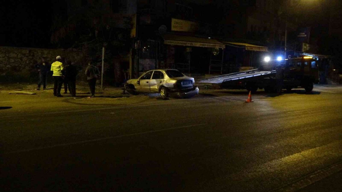 Takla Atan Araçtan Burunları Bile Kanamadan Sağ Çıktılar