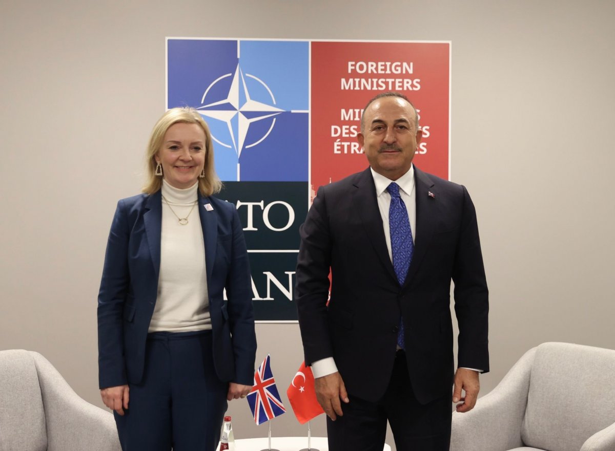 Mevlüt Çavuşoğlu, İngiliz mevkidaşı Truss ile görüştü