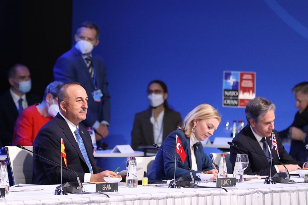 Mevlüt Çavuşoğlu, İngiliz mevkidaşı Truss ile görüştü