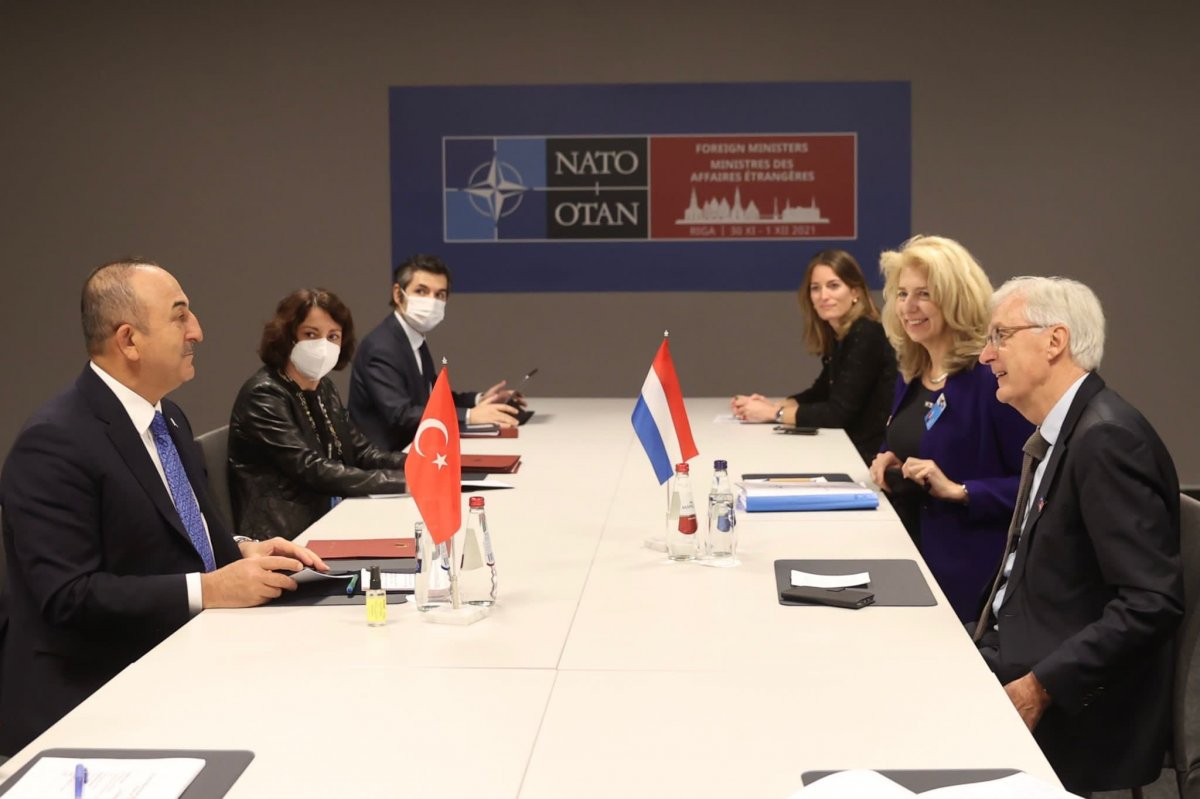 Mevlüt Çavuşoğlu, İngiliz mevkidaşı Truss ile görüştü