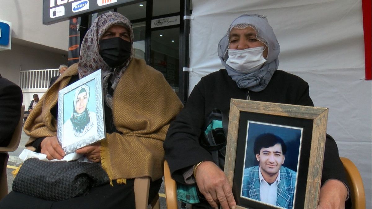 Muş'taki evlat nöbetine 22 yıldır oğlunu bekleyen anne de katıldı