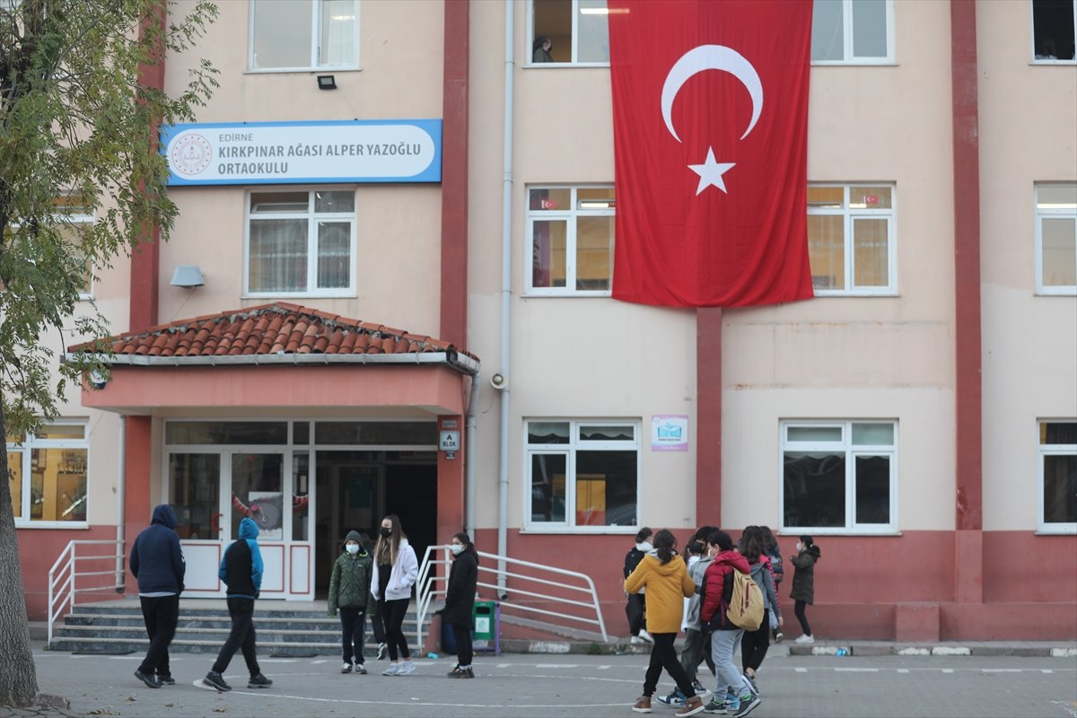 Okullar, ara tatilin ardından ders zilini çaldı